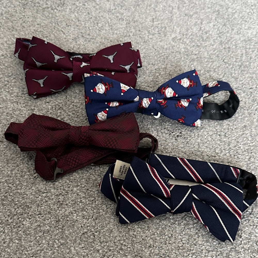 Croft & Barrow Kids Bow Tie AND 3 extras bow ties - Santa and Burgundy and Navy